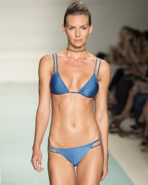 VIX Paula Hermanny - 2017 Funkshion yüzmek moda haftası