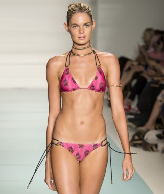 VIX Paula Hermanny - 2017 Funkshion yüzmek moda haftası