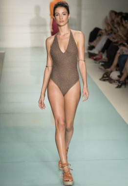 VIX Paula Hermanny - 2017 Funkshion yüzmek moda haftası