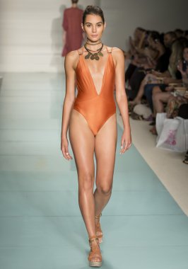 VIX Paula Hermanny - 2017 Funkshion yüzmek moda haftası