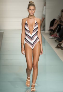 VIX Paula Hermanny - 2017 Funkshion yüzmek moda haftası