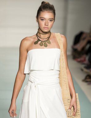 VIX Paula Hermanny - 2017 Funkshion yüzmek moda haftası