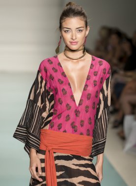 VIX Paula Hermanny - 2017 Funkshion yüzmek moda haftası