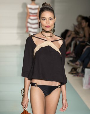 VIX Paula Hermanny - 2017 Funkshion yüzmek moda haftası