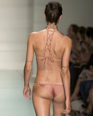 VIX Paula Hermanny - 2017 Funkshion yüzmek moda haftası