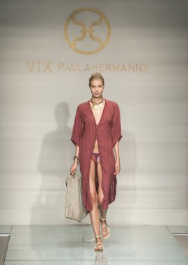 VIX Paula Hermanny - 2017 Funkshion yüzmek moda haftası