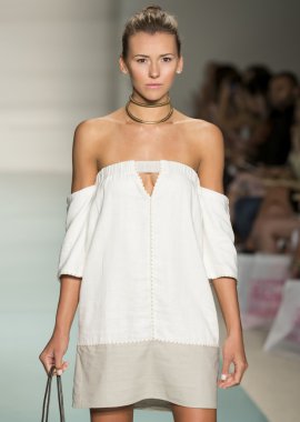 VIX Paula Hermanny - 2017 Funkshion yüzmek moda haftası