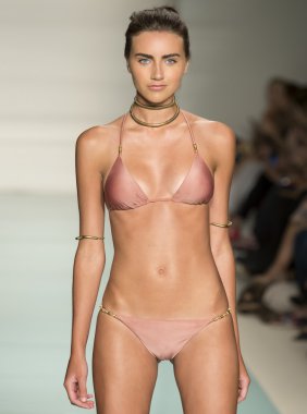 VIX Paula Hermanny - 2017 Funkshion yüzmek moda haftası