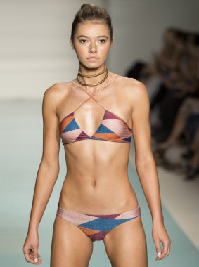 VIX Paula Hermanny - 2017 Funkshion yüzmek moda haftası