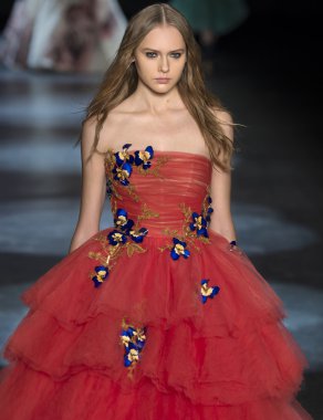 Monique Lhuillier - sonbahar kış 2016 koleksiyonu