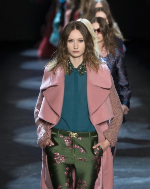 Monique Lhuillier - sonbahar kış 2016 koleksiyonu