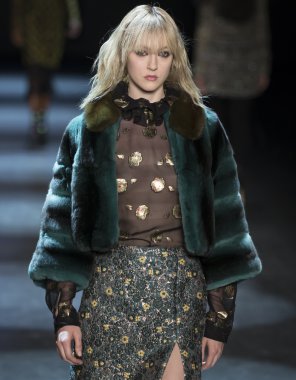 Monique Lhuillier - sonbahar kış 2016 koleksiyonu