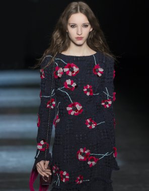 Monique Lhuillier - sonbahar kış 2016 koleksiyonu