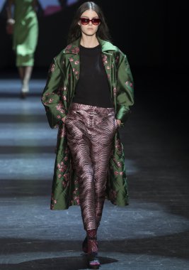 Monique Lhuillier - sonbahar kış 2016 koleksiyonu