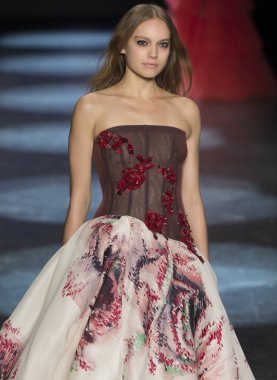 Monique Lhuillier - sonbahar kış 2016 koleksiyonu