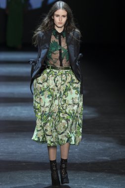 Monique Lhuillier - sonbahar kış 2016 koleksiyonu