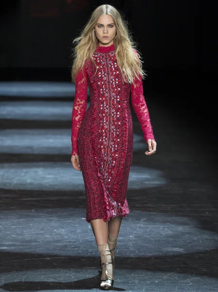 Monique Lhuillier - sonbahar kış 2016 koleksiyonu