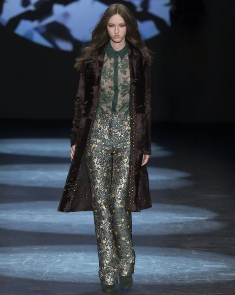 Monique Lhuillier - sonbahar kış 2016 koleksiyonu