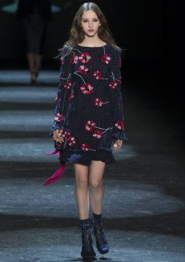 Monique Lhuillier - sonbahar kış 2016 koleksiyonu