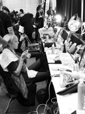 Monique Lhuillier - Sonbahar 2016 Koleksiyonu - Sahne Arkası