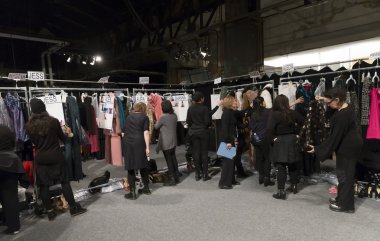 Monique Lhuillier - Sonbahar 2016 Koleksiyonu - Sahne Arkası