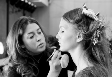 Monique Lhuillier - Sonbahar 2016 Koleksiyonu - Sahne Arkası