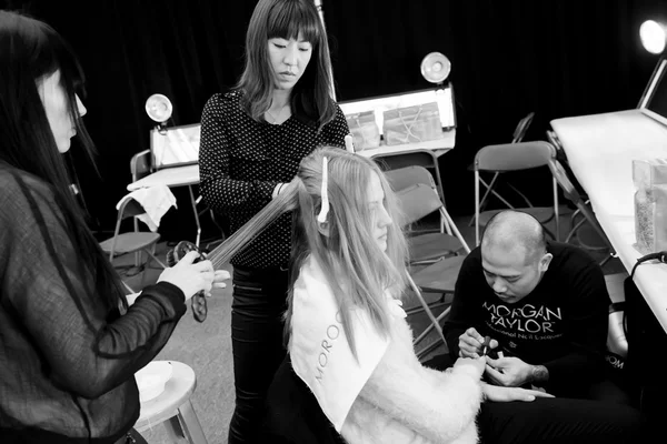 Monique Lhuillier - Fall 2016 Collection - Backstage — Stock Photo, Image