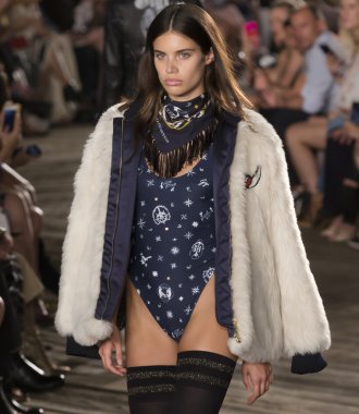 Tommy Hilfiger - Güz 2016 koleksiyonu - Bölüm 2