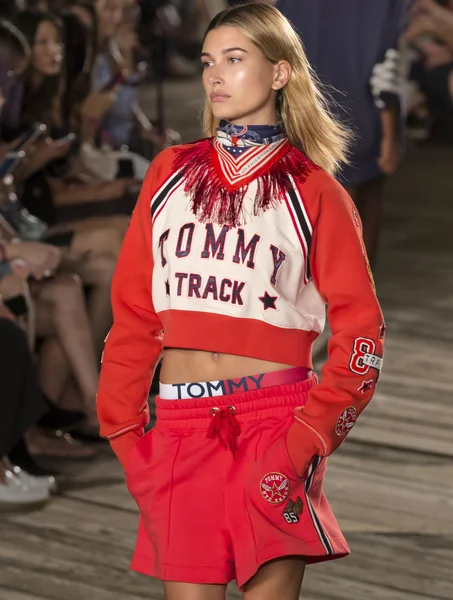 Tommy Hilfiger - Colección otoño 2016 - Parte 2 — Foto de Stock