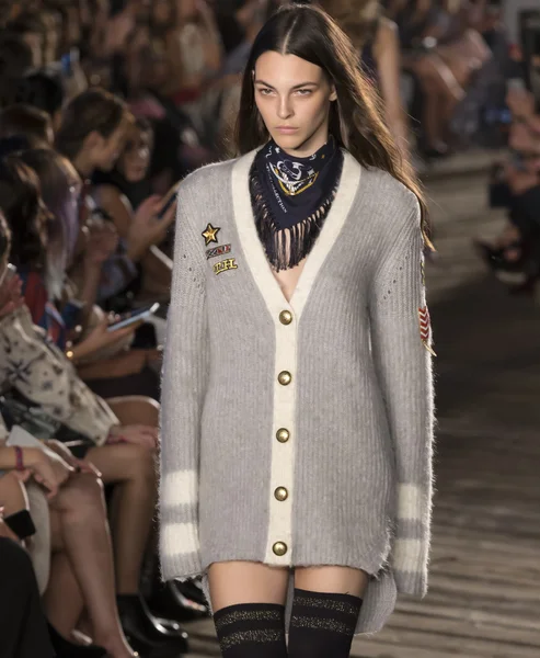 Tommy Hilfiger - kolekcja jesień 2016 - część 2 — Zdjęcie stockowe