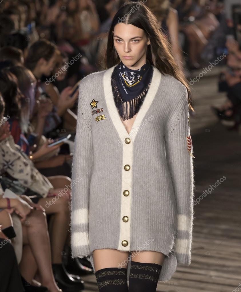 Federal Enlighten Fall Tommy Hilfiger - Fall 2016 Collection - Part 2 – Stock Editorial Photo ©  SharpShooter #124483840