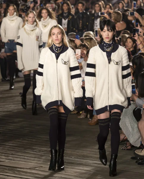 Tommy Hilfiger - kolekcja jesień 2016 - część 2 — Zdjęcie stockowe