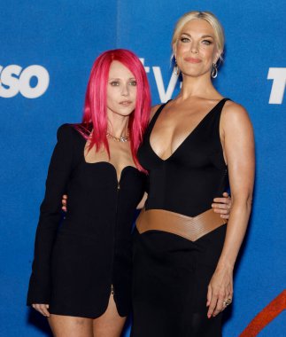 BATI HOLYWOOD, CALIFORNIA - 15 Temmuz 2021: Juno Temple ve Hannah Waddingham, Apple 'ın 