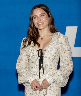 BATI HOLYWOOD, CALIFORNIA - 15 Temmuz 2021: Sophia Bush, Pacific Design Center 'da Apple' ın 