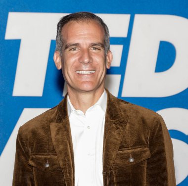 BATI HOLYWOOD, CALIFORNIA - 15 Temmuz 2021 Los Angeles Belediye Başkanı Eric Garcetti, Apple 'ın 