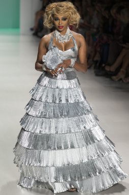 Betsey Johnson - 2015 bahar koleksiyonu