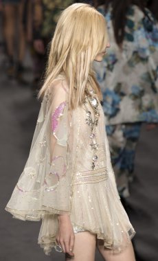 Anna sui - 2015 bahar koleksiyonu