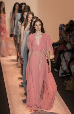 BCBGMAXAZRIA bahar 2015 hazır pist Show