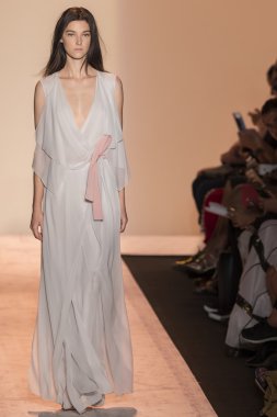 BCBGMAXAZRIA bahar 2015 hazır pist Show
