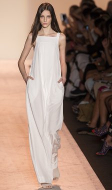 BCBGMAXAZRIA bahar 2015 hazır pist Show