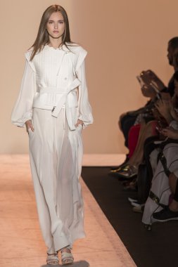 BCBGMAXAZRIA bahar 2015 hazır pist Show