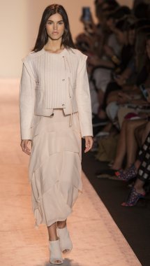 BCBGMAXAZRIA bahar 2015 hazır pist Show