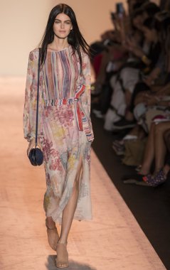 BCBGMAXAZRIA bahar 2015 hazır pist Show