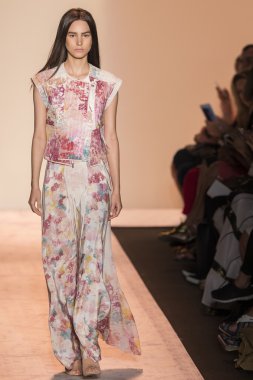 BCBGMAXAZRIA bahar 2015 hazır pist Show
