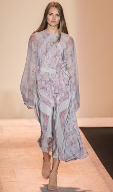 BCBGMAXAZRIA bahar 2015 hazır pist Show