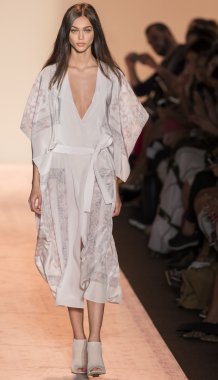 BCBGMAXAZRIA bahar 2015 hazır pist Show