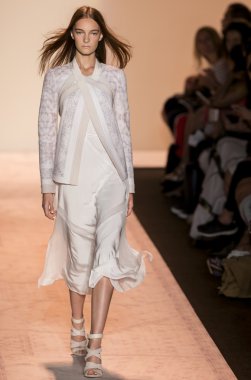 BCBGMAXAZRIA bahar 2015 hazır pist Show