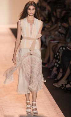 BCBGMAXAZRIA bahar 2015 hazır pist Show