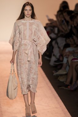 BCBGMAXAZRIA bahar 2015 hazır pist Show