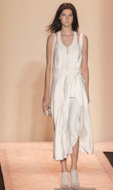 BCBGMAXAZRIA - bahar 2015 konfeksiyon pist Show